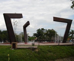 Harp Monument. Source:  flickr.com By jota_estrada